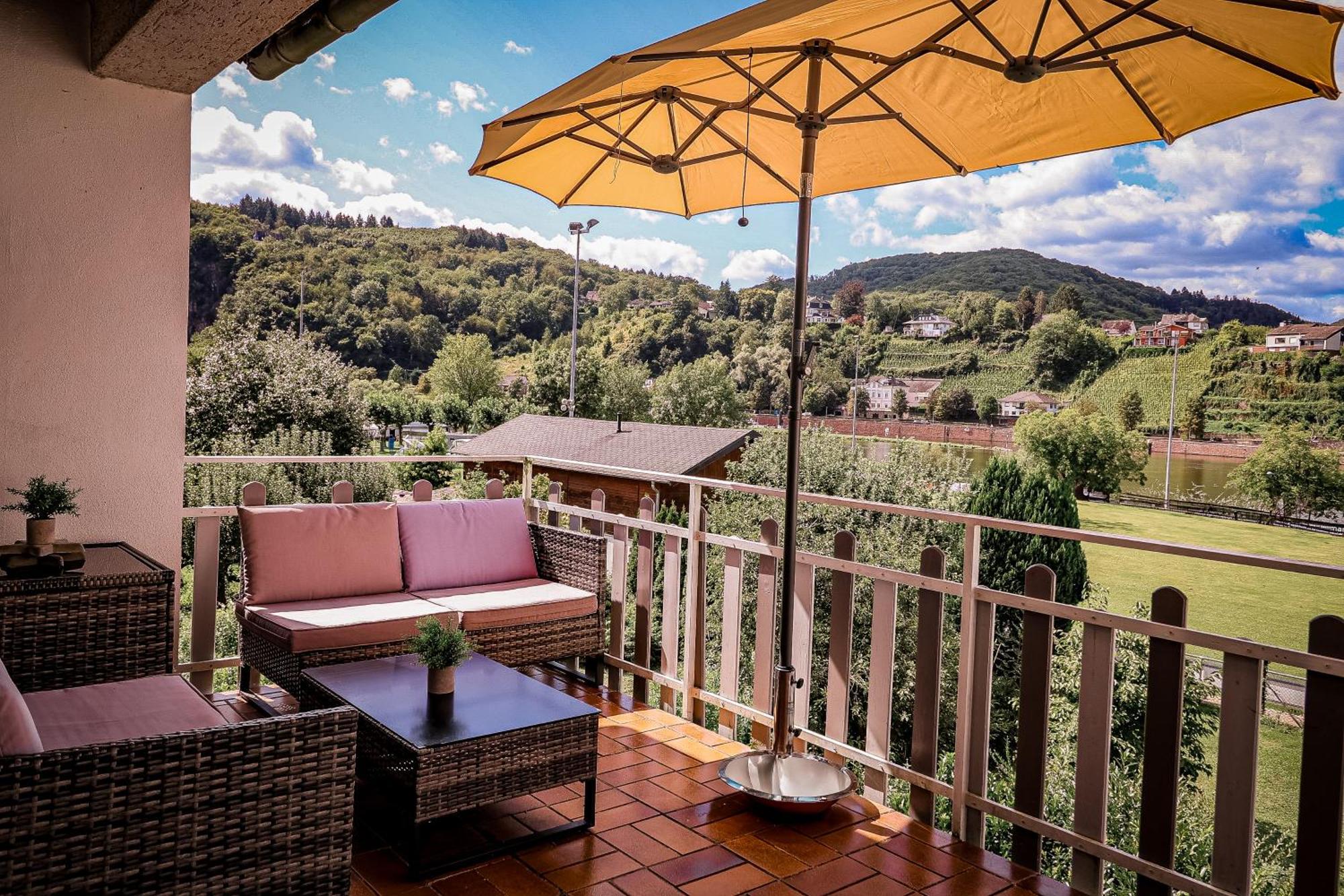 Apartament Traumaussicht Kamin Balkon Burgblick 65 Zoll Tv Netflix Sky Joyn Lindenplatz Bullay Zewnętrze zdjęcie